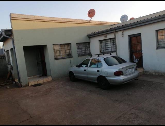 6 BEDROOM HOUSE FOR SALE IN TEMBISA CENTRAL